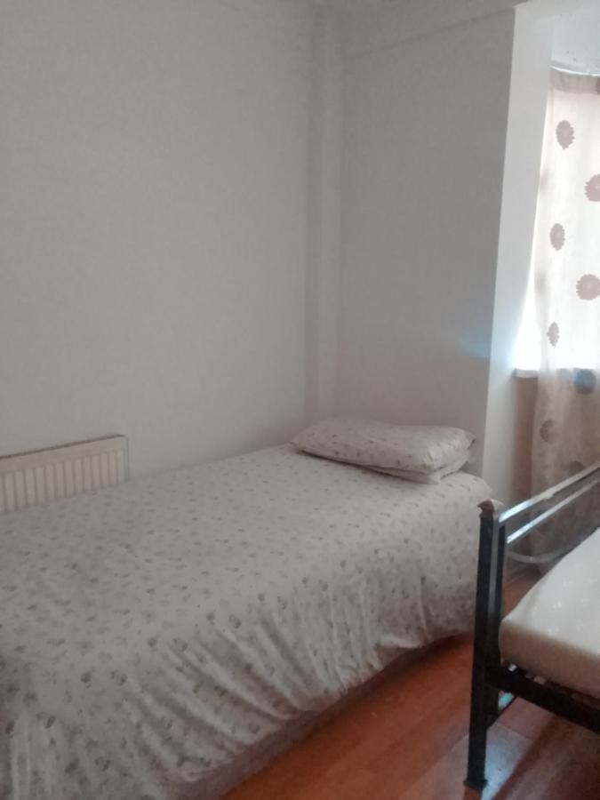 Private Rooms In 3 Bedroom Flat!! Londres Extérieur photo