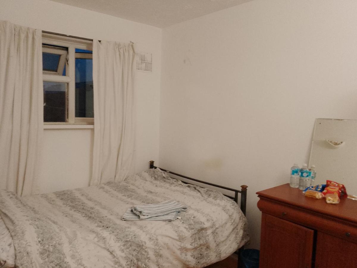 Private Rooms In 3 Bedroom Flat!! Londres Extérieur photo