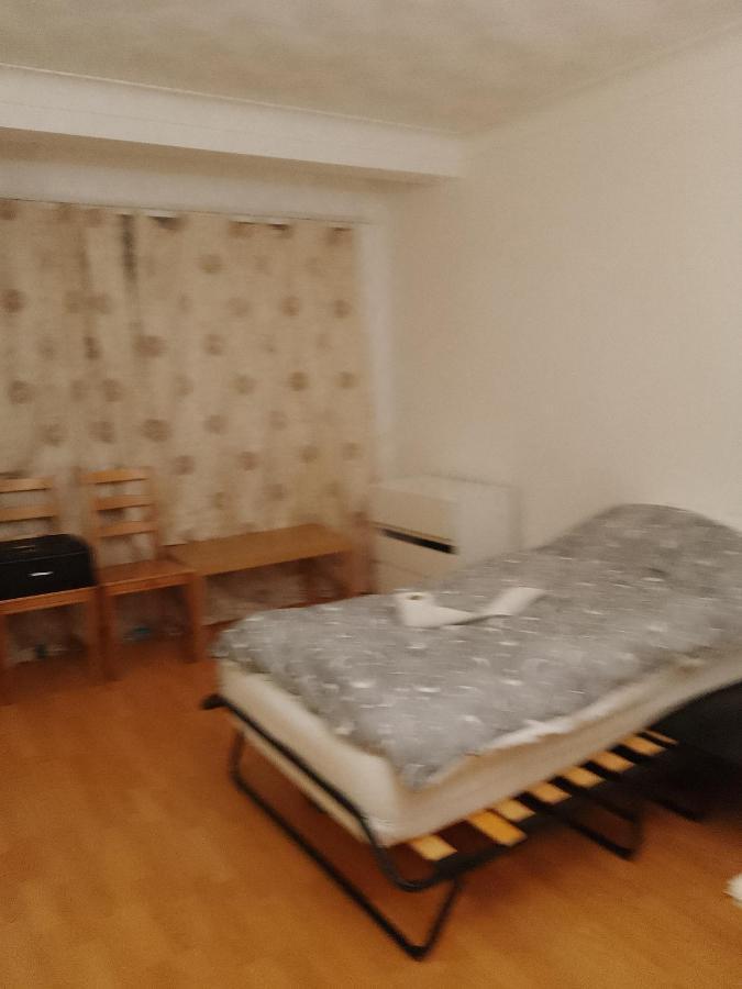 Private Rooms In 3 Bedroom Flat!! Londres Extérieur photo