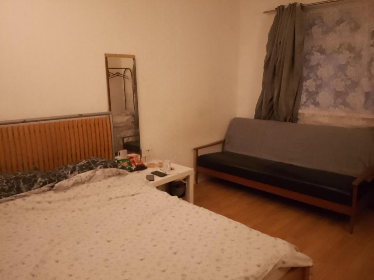 Private Rooms In 3 Bedroom Flat!! Londres Extérieur photo
