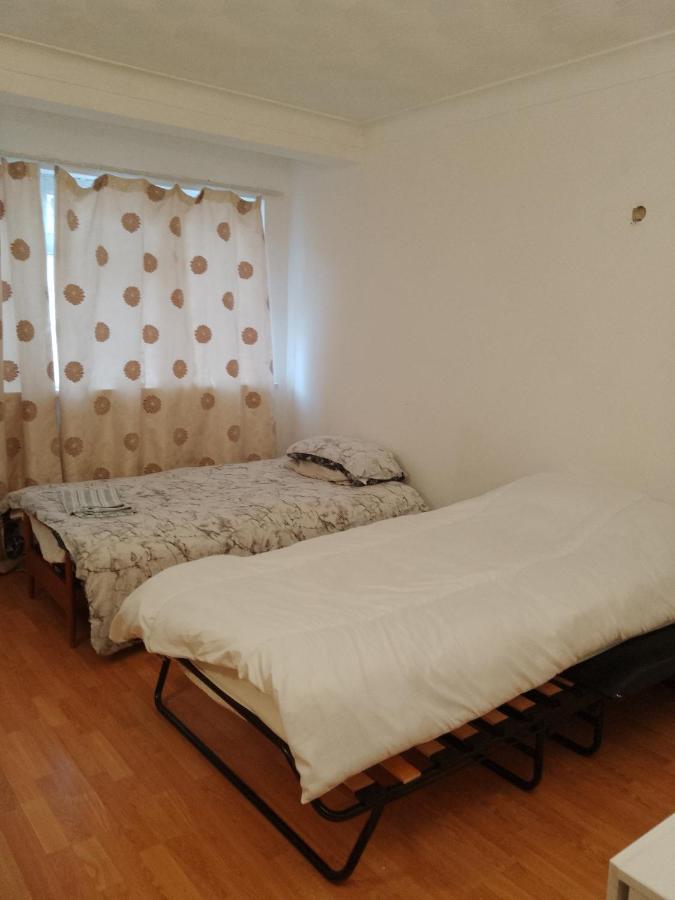 Private Rooms In 3 Bedroom Flat!! Londres Extérieur photo