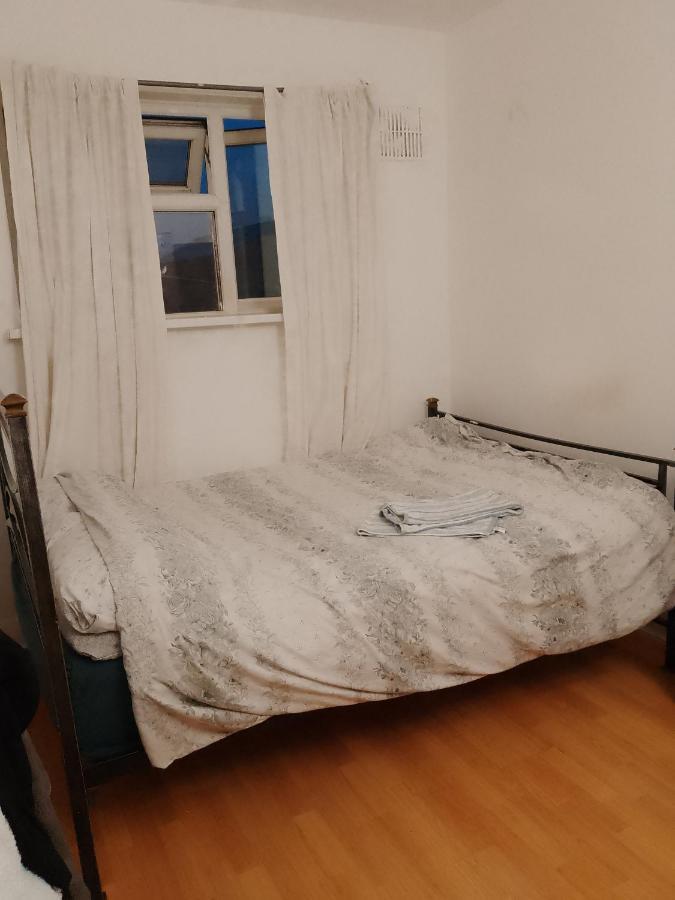 Private Rooms In 3 Bedroom Flat!! Londres Extérieur photo