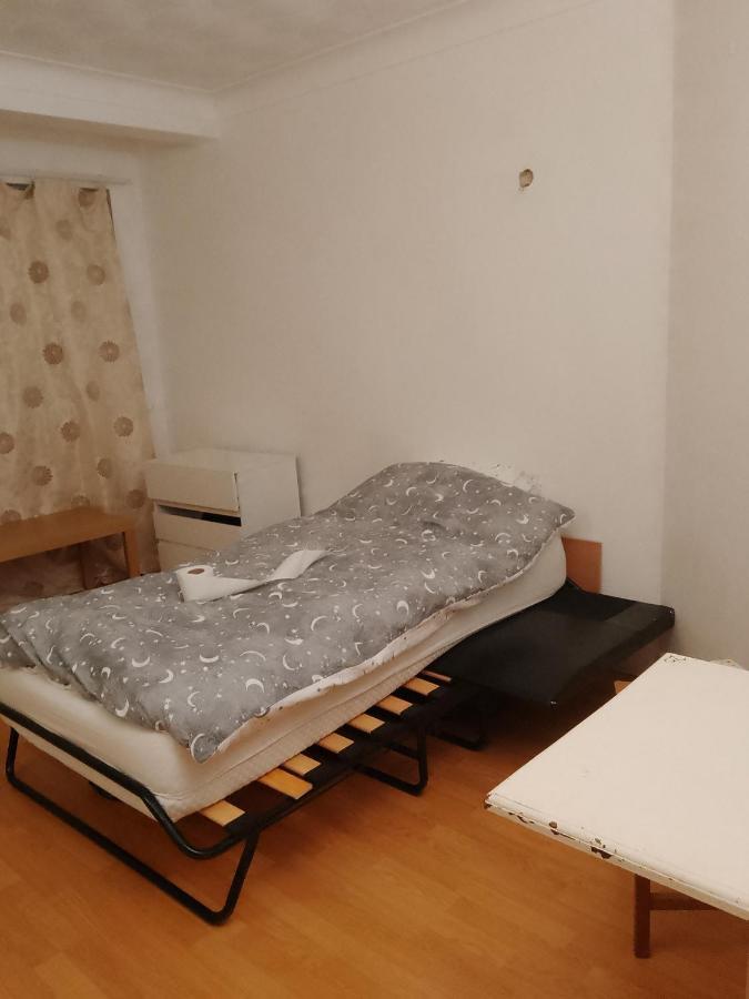 Private Rooms In 3 Bedroom Flat!! Londres Extérieur photo