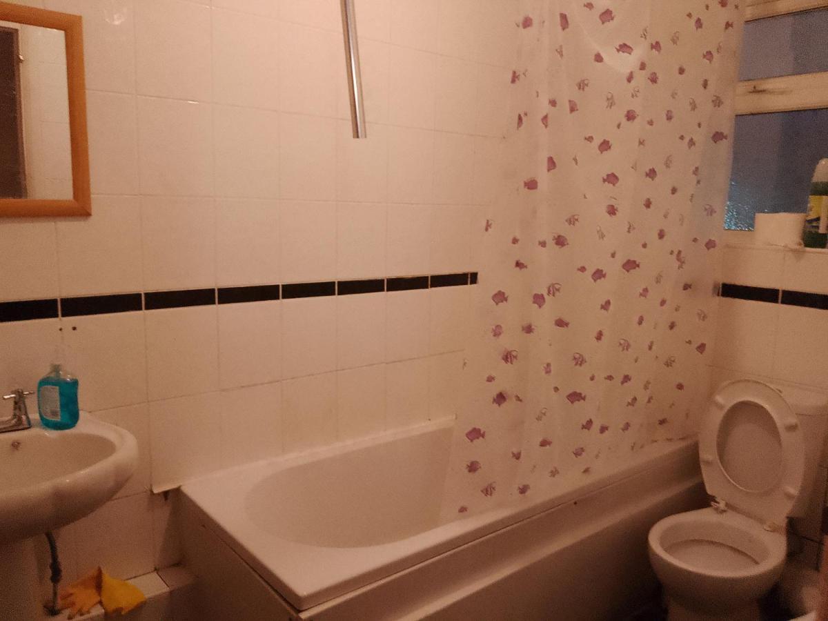 Private Rooms In 3 Bedroom Flat!! Londres Extérieur photo